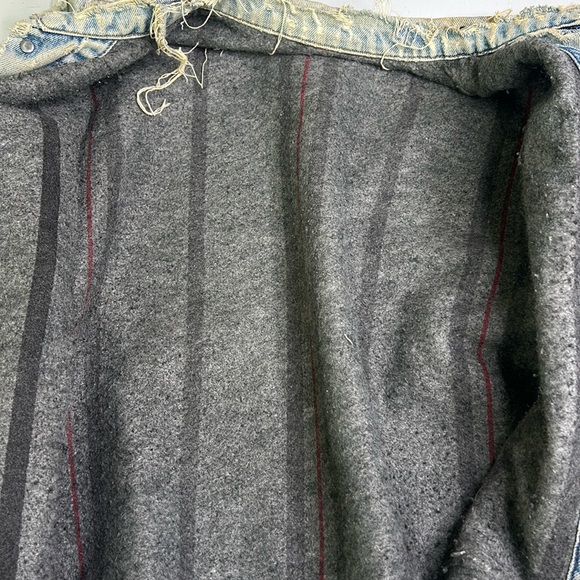 Vintage Levi’s Distressed Flannel Lined Jean Jacket - Picture 9 of 15